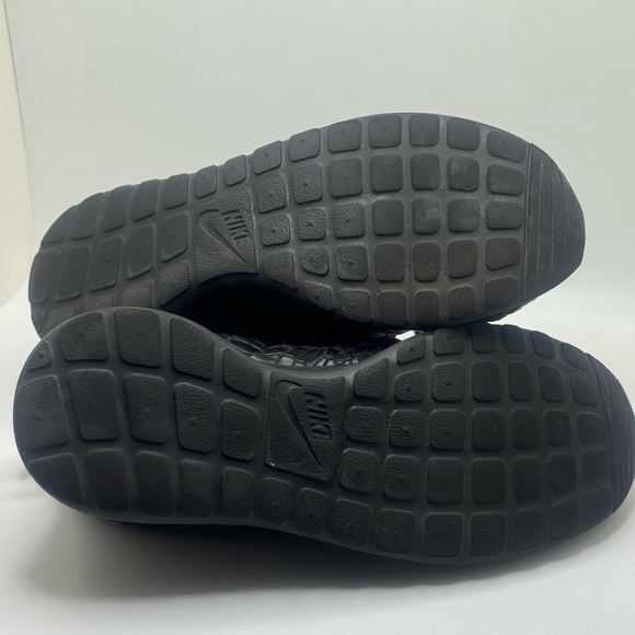 NIKE Roshe One DMB “Triple Black” Women’s Sneakers Size 8 – Rare Edition - Picture 7 of 8